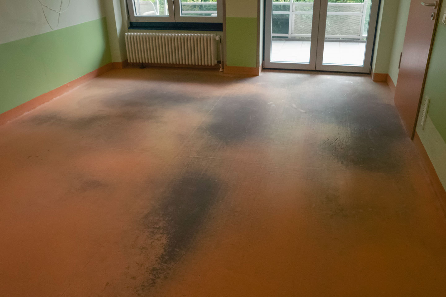 Patientenzimmer vor der Bodensanierung